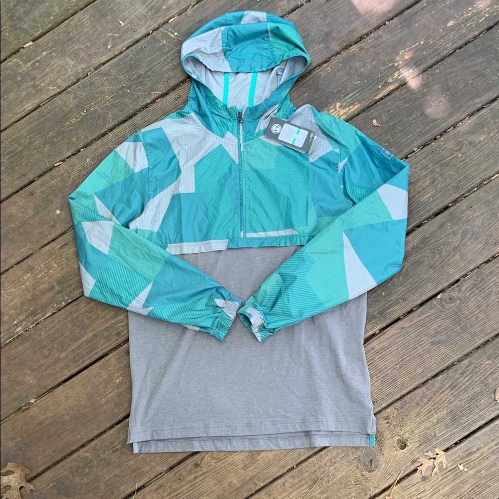 Under Armour Pullover.